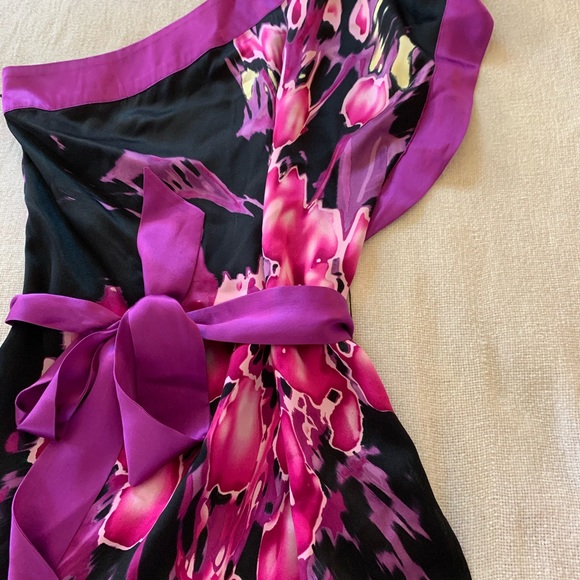 bebe 100% silk One-Shoulder top with sash. XS - Picture 2 of 8